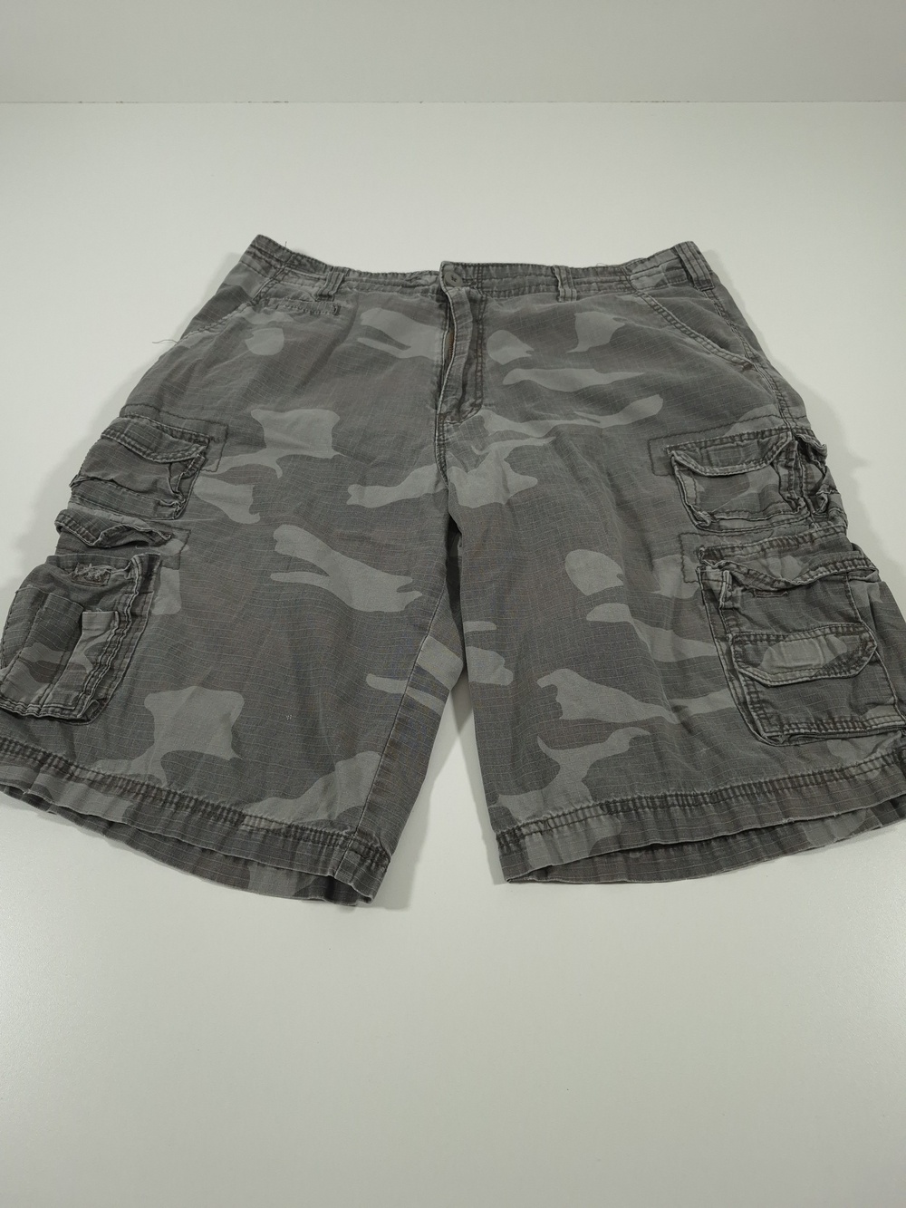 Vintage Y2K Men's Ecko Unltd Cargo Shorts Mens 38 Baggy Gray Camouflage Ripstop